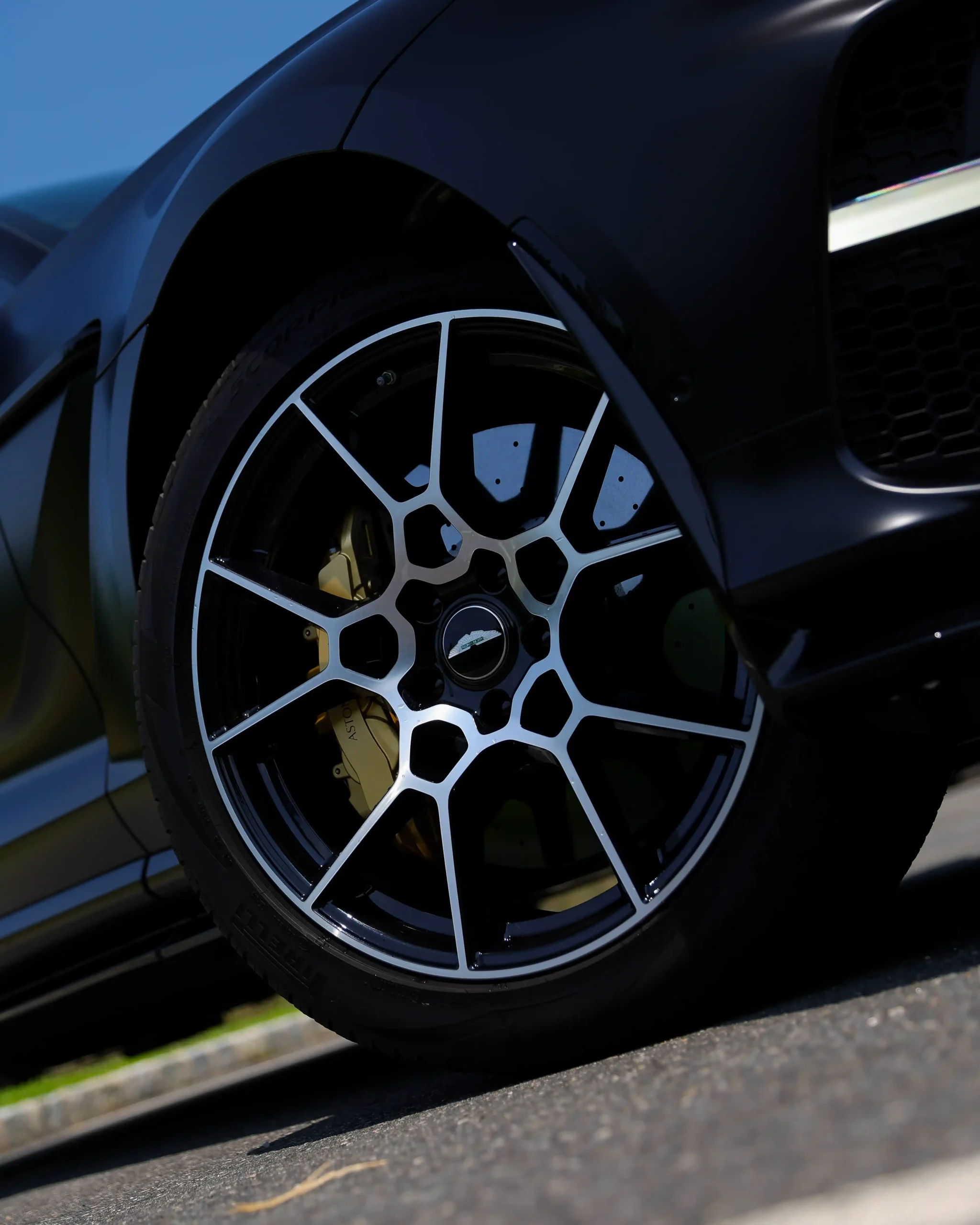 aston-martin-dbx707-5