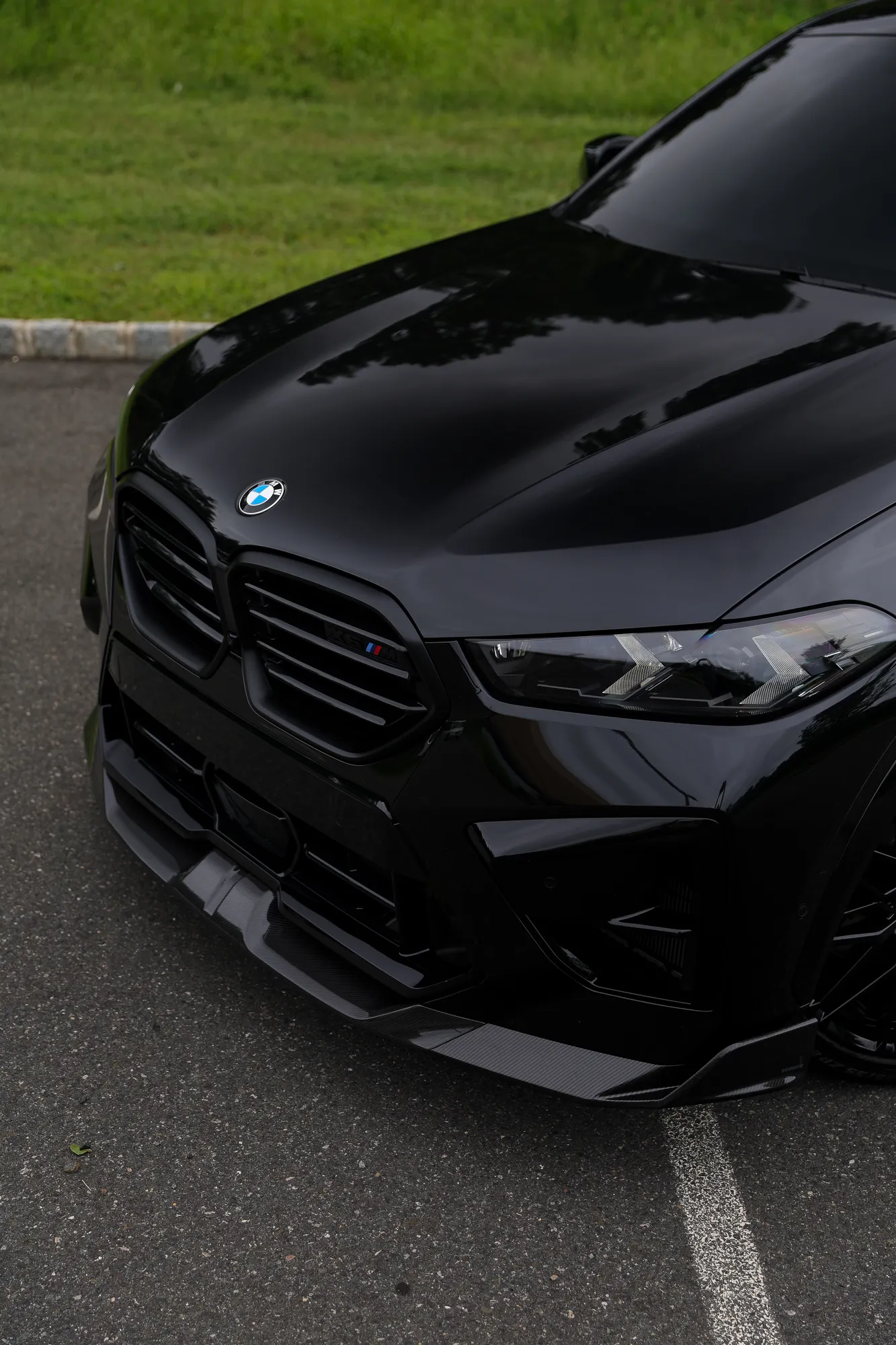2025 BMW X6M Competition in Black Sapphire with full carbon fiber aero and Valvetronic exhaust by Lux Auto Studio, Marlboro NJ (photo 2)