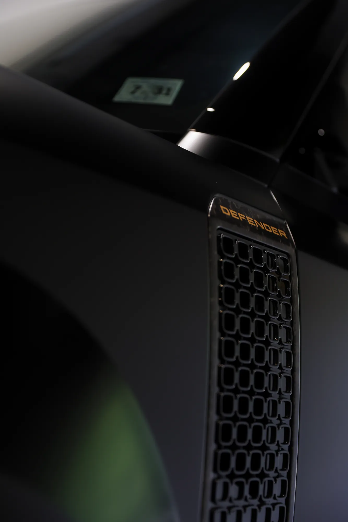 land-rover-defender-octa-2